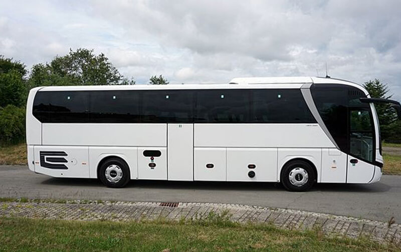 White MAN Lion's Coach, side view